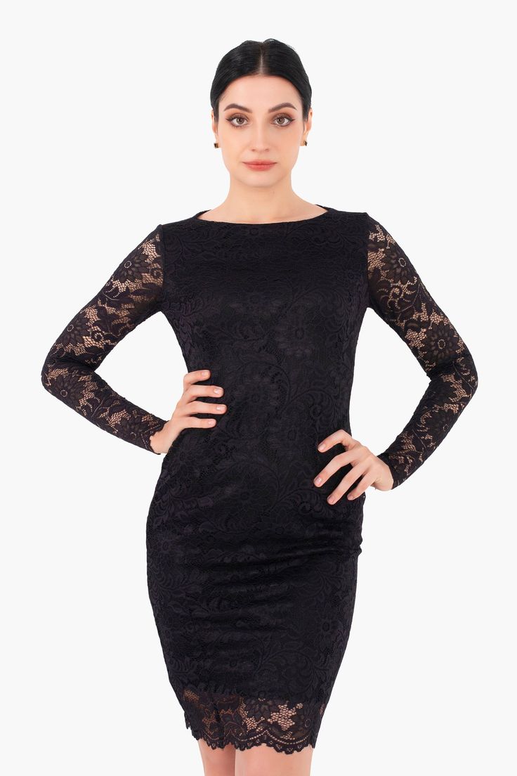 Este es un vestido de fiesta indispensable en tu guardarropa. Hecho de material de encaje delicado para crear lujo para el usuario. Vestido negro legendario, ayudándote a aumentar tu atractivo al aparecer en cualquier fiesta. La característica única de este vestido de fiesta es el cuello barco y el diseño ceñido al cuerpo, que crea una gracia suave para quien lo lleva. Quedará genial si lo combinas con un par de tacones de punta y pendientes para crear el conjunto perfecto. El vestido se puede c Lace Sleeve Bodycon Party Dress, Party Lace Bodycon Dress With Lace Sleeves, Fitted Boat Neck Dress For Night Out, Elegant Lace Patchwork Mini Dress For Date Night, Elegant Mini Dress With Lace Patchwork For Date Night, Elegant Bodycon Dress With Lace Sleeves For Night Out, Elegant Mini Lace Dress, Fitted Boat Neck Midi Dress For Party, Elegant Lace Patchwork Mini Dress For Formal Occasions