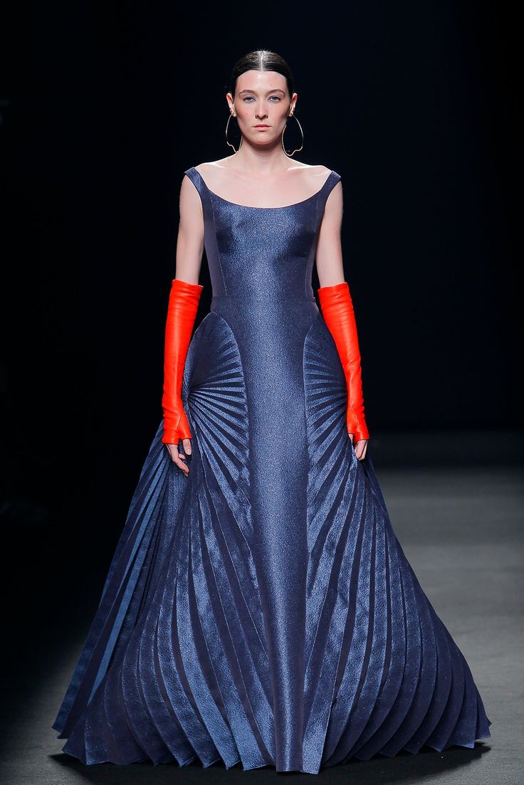 Sleeveless side pleated A line dress - HerTrove Isabel Sanchis, 2022 Fashion Show, Dress Name, Dress With Pleats, Formal Dresses With Sleeves, Midi Dress Style, Spring Summer 2022, 2022 Fashion, Line Dress