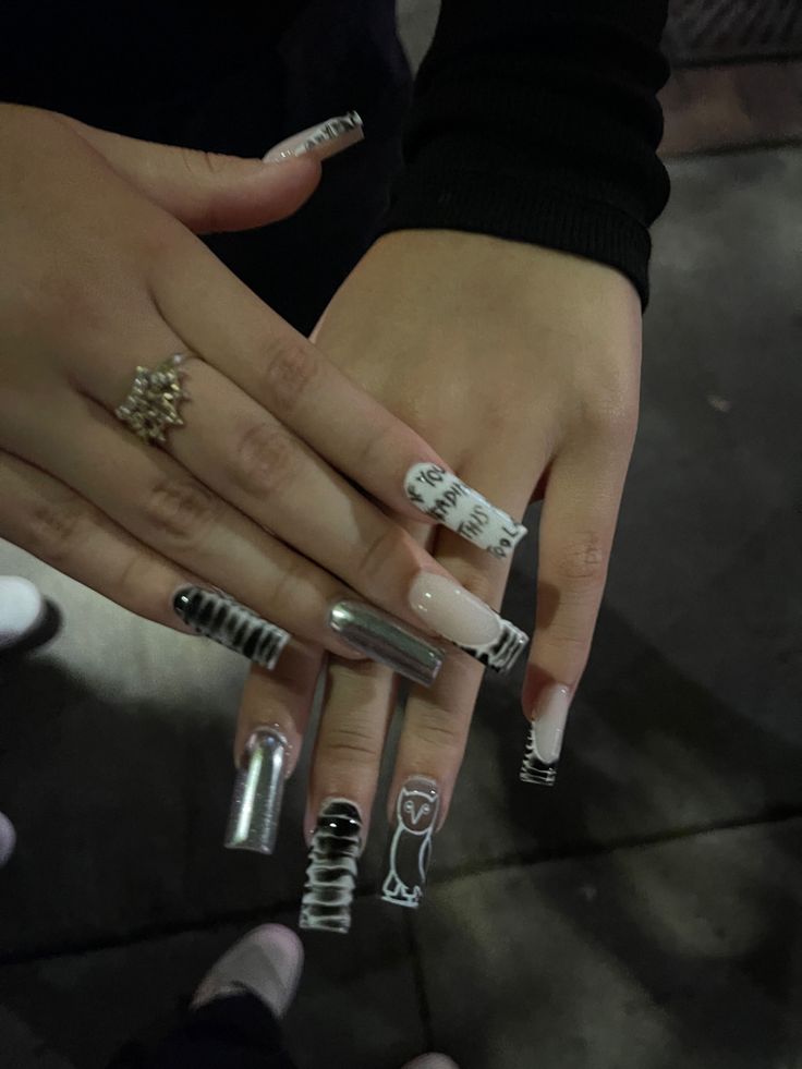 Partynextdoor Inspired Nails, Concert Nails Ideas Drake, Ovo Nails Drake, Drake Nail Ideas, Drake Inspo Nails, Drake Acrylic Nails, Drake Nails Ideas, Drake Concert Nail Ideas, Drake Girls Aesthetic