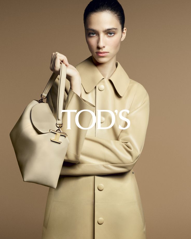 Discover Tod’s Pre Spring 2024 collection Jimmy Choo Bridal, Tods Bag, Chic Outerwear, My Style Bags, Italian Lifestyle, Mediterranean Style, Fashion Editor, Ad Campaign, Spring 2024