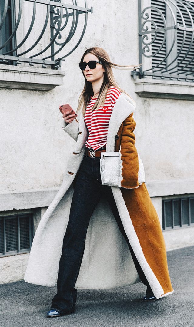 Parisienne: Duster Jackets Shearling Coat Outfit, Long Shearling Coat, Top Street Style, Coat Outfit, Collage Vintage, Sheepskin Coat, Street Style Winter, Shearling Coat, Street Style Outfit