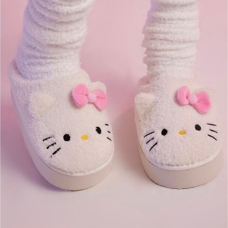 Brand New - Sold Out I’m Assuming The Sizes Fit Like This: Medium 7-8 Hello Kitty Slippers, Hello Kitty House, Hello Kitty Shoes, Hello Kitty Rooms, Kitty Clothes, Hello Kitty Clothes, Pretty Shoes Sneakers, Dr Shoes, Hello Kitty Accessories