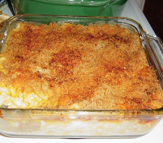 a casserole dish with cheese and bread crumbs