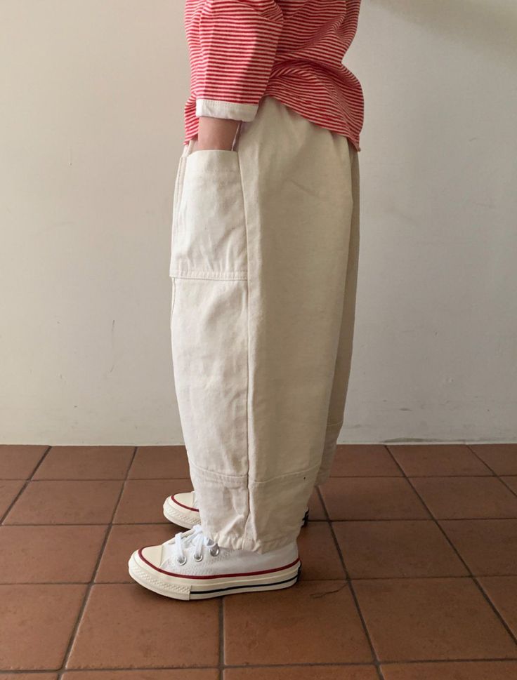 New for fall, the 90s Baggy Jean in Ecru. Channeling nostalgia with its baggy fit and wide, relaxed leg, perfect for kids. Crafted with a soft, elasticated waistband and patch front pockets for added comfort and style (or for keeping snacks and toys safe). Please note, that the flecky seeds throughout are from a natural cotton fabric. It is meant to give the jean a "slubby textured" look. Everyday Parachute Pants With Side Pockets For Spring, Oversized Parachute Pants With Pockets For Spring, Oversized Beige Pants For Spring, Baggy Wide Leg Parachute Pants In Beige, Baggy Wide Leg Beige Parachute Pants, Baggy Beige Wide Leg Parachute Pants, Casually Loose-fit Cream Bottoms, Oversized Beige Pants With Pockets, White Relaxed Fit Cotton Parachute Pants