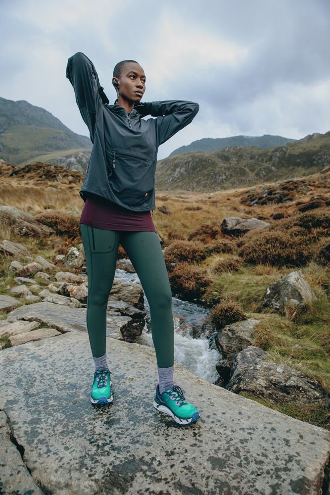 Running Outfits For Women Winter, Runner Outfit Women, Trail Running Outfit Woman, Winter Running Outfit, Runner Outfit, Running Christmas, Runners Outfit, Running Outfit, Adidas Samba Outfit