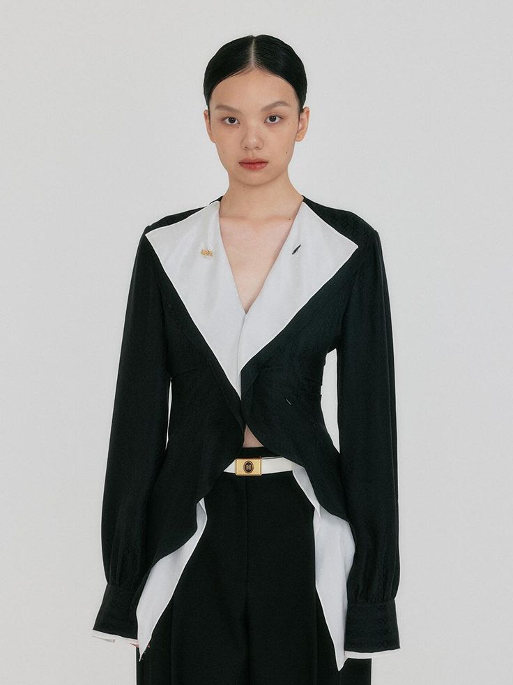 Composition : Shell : Silk 100 % / Trim : Silk 100 %Color : BlackCountry of Origin : KOREA Tailored Black V-neck Top, Tailored Black Top For Evening, Tailored Long Sleeve Evening Tops, Chic Tailored Tops For Evening, Layered Blouse, Asian Fashion, Black Blouse, Top Blouse, Composition