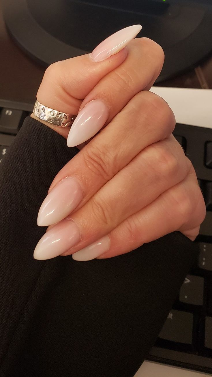 Wedding Almond Nails Bridesmaid, Light White Almond Nails, End Of Summer Almond Nails, Neutral Almond Nails Winter, Dip Almond Nails Ideas, Wide Almond Nails, Perfect Almond Nails Shape, Point Almond Nails, Pointed Almond Acrylic Nails