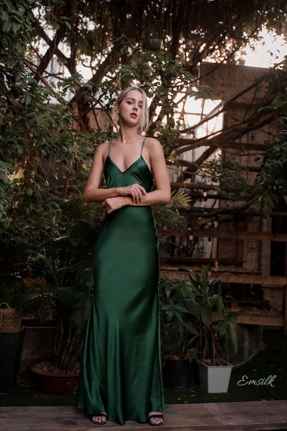 Slip Bridesmaids Dresses, Dark Green Prom Dresses, Simple Party Dress, Country Bridesmaid Dresses, Green Dress Outfit, Dark Green Bridesmaid Dress, Women Silk Dress, Backless Bridesmaid Dress, Backless Slip Dress