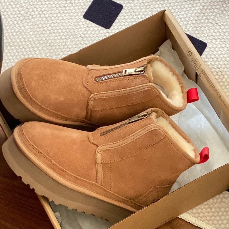 Color: Chestnut 100% Authenticity! Brand New And Unused, With Dust Bag, Without Box. Ship From Us. Ugg Zip Up Boots, Shoes Ugg, Womens Uggs, Winter Rain, Ugg Shoes, Chestnut, Rain Boots, Dust Bag, Women Shoes