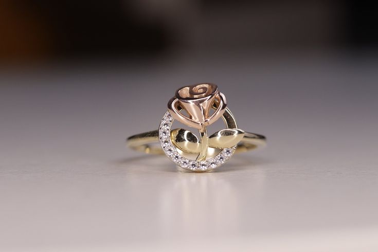 14k Gold Elegant Rose Circles CZ Ring / Elegant Rose Ring / Dainty Flower Ring / Cubic Zirconia Ring / Gift For Her / Heavue / Gift  * Metal : 14k Gold * Condition : Brand New * Finish : Polished * Avg Weight: 1.92g * Gemstone: Cubic Zirconia RETURNS & EXCHANGES I gladly accept returns, exchanges, and cancellations Contact me within: 3 days of delivery Ship items back within: 7 days of delivery Request a cancellation within: 24 hours of purchase The following items can't be returned or exchanged Rose Gold Diamond Ring With Rose Design, Rose Flower Ring For Anniversary, Fine Jewelry, Rose-colored Fine Jewelry Flower Ring For Anniversary, Fine Jewelry Rose Design Flower Ring For Promise, Fine Jewelry Flower Ring With Rose Design For Promise, Diamond Rose Design Promise Ring, Diamond Rings With Rose Design For Promise, Diamond Promise Ring With Rose Design, Rose Design Flower Ring For Promise