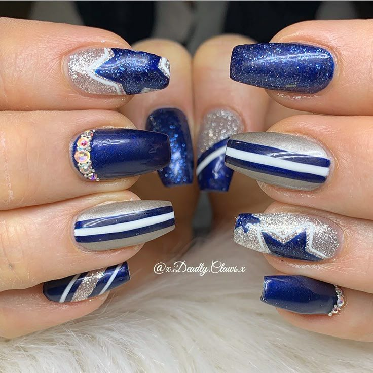 💀 𝔇𝔢𝔞𝔡𝔩𝔶 ℭ𝔩𝔞𝔴𝔰 | 𝕓𝕪 𝕂𝕒𝕥 💀 on Instagram: “💙 Some @dallascowboys themed for this beauties trip! 💙. . . . . #nail #nails #nailart #gel #gelnails #acrylic #nailporn #nailsmagazine…” Acrylic Nail Designs For Fall, Dallas Cowboys Nail Designs, Acrylics Blue, Acrylics Short, Cowboys Nails, Dallas Cowboys Nails, Nfl Nails, Football Nail Designs, Cowboy Nails