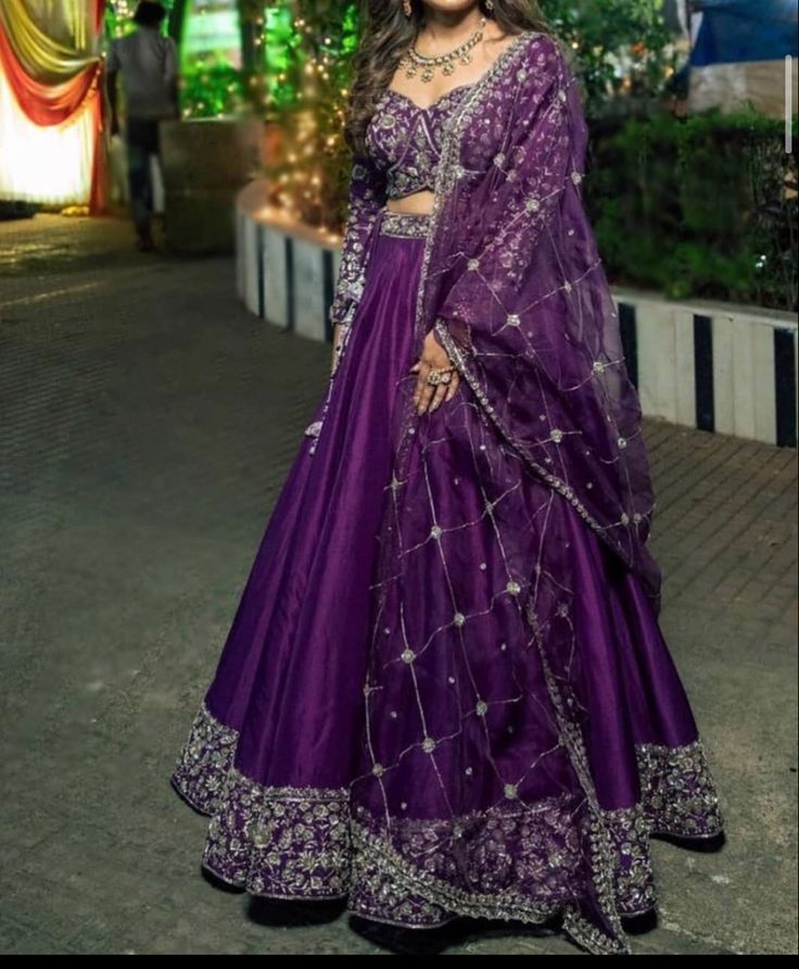 Sangeet Ghagra, Voilet Lehanga, Purple Ghagra, Purple Lehenga Bridal, Lehenga Choli Designs Latest, Dark Purple Lehenga, Purple Lehenga, Lehenga Saree Design, Simple Lehenga