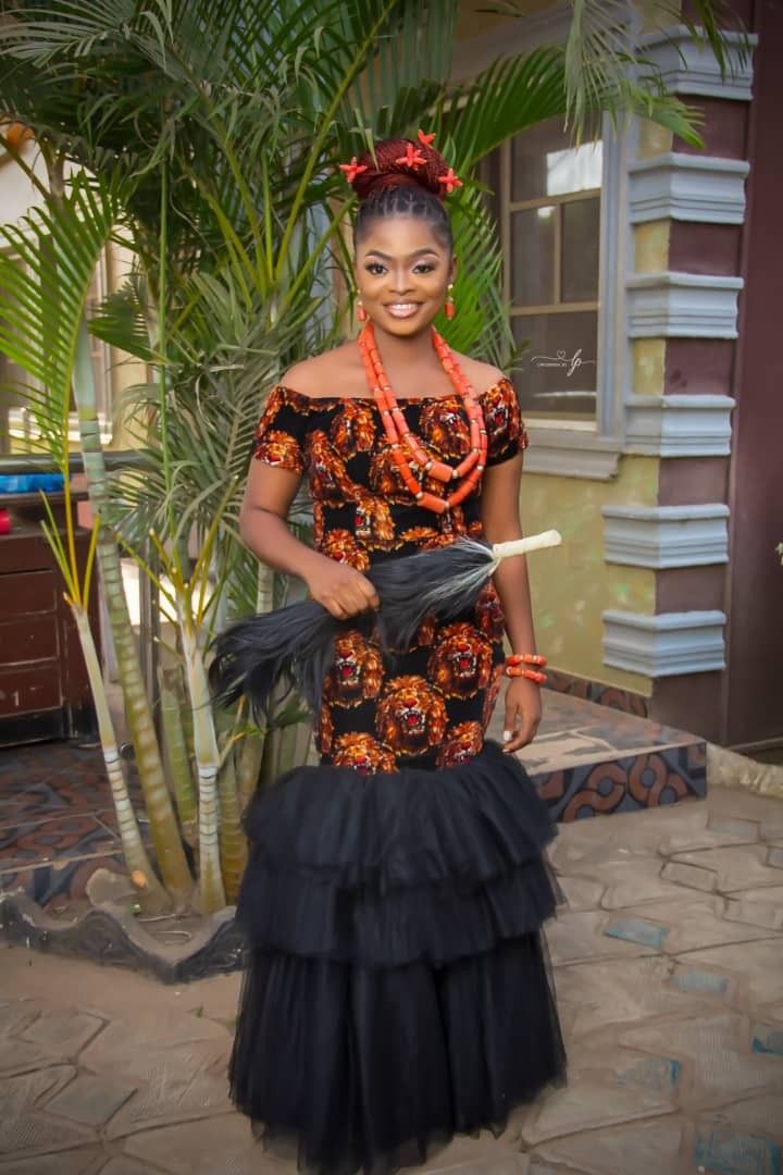 Igbo Cultural Attire For Ladies, Igbankwu Nigeria, Igbo Native Attire For Ladies, Isi Agu Gown Styles For Ladies, Igbo Dresses, Isiagu Styles For Ladies, Igbo Culture, Nigerian Traditional Dresses, Asoebi Lace