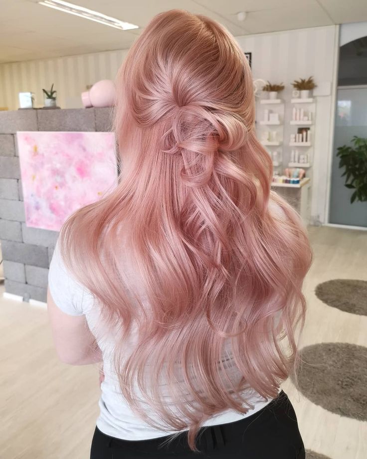 Pink Singer Hairstyles, Rose Gold Hair Blonde, Light Pink Hair, Pink Blonde Hair, Gold Hair Colors, Pink Hair Dye, Korean Hair Color, Hair Color Rose Gold, Pastel Pink Hair