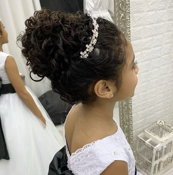 Flower Girl Curly Hairstyles, Flower Girl Hairstyles Curly Hair, Flower Girl Hairstyles Updo, Flower Girl Wedding Hair, First Communion Hairstyles, Girls Updo, Communion Hairstyles, Cute Toddler Hairstyles, Curly Bun Hairstyles