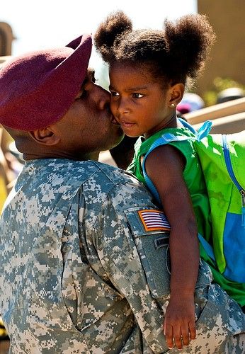 Military Kids Connect walks military kids through each phase of deployment with helpful resources and peer support. Healthy Parenting, Military Move, Military Girlfriend, Military Kids, Peer Support, Military Support, Support Our Troops, Family Support, Military Spouse