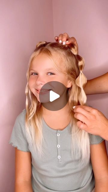 First Day Hairstyles For Kids, School Day Pictures Hairstyles, Cute School Picture Hairstyles, Medium Length Bubble Braid, Picture Day Hairstyles For Kids Short, School Photo Hair Ideas, Hairstyles For Short Hair Kids Easy, Hair For Picture Day At School, Bubble Braid Hairstyles Kids