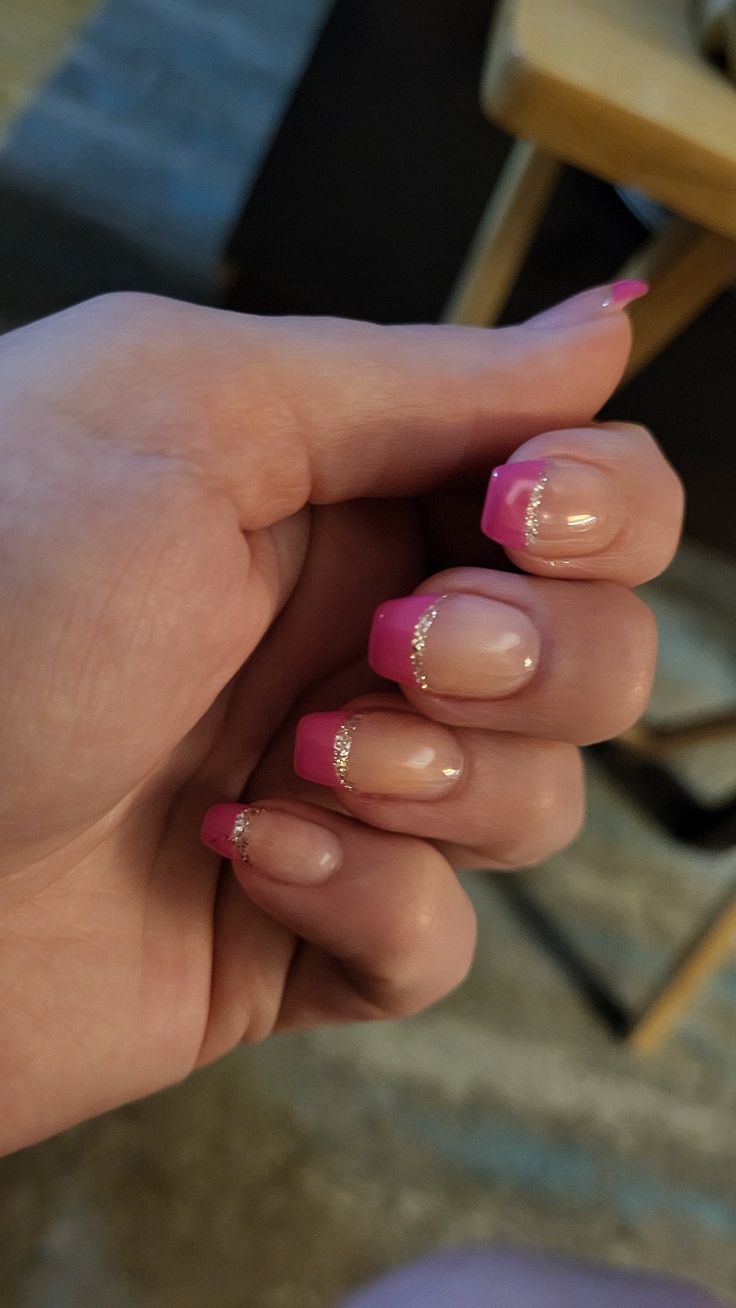 Pink French With Glitter Line, Prom Nails For Magenta Dress, Magenta Nails French Tips, Pink French Tip With Silver Line, Pink French Tip With Gold Line, Gold And Hot Pink Nails, French Tip With Glitter Nails, Pink And Gold French Tip Nails, Pink French Tip Nails With Glitter