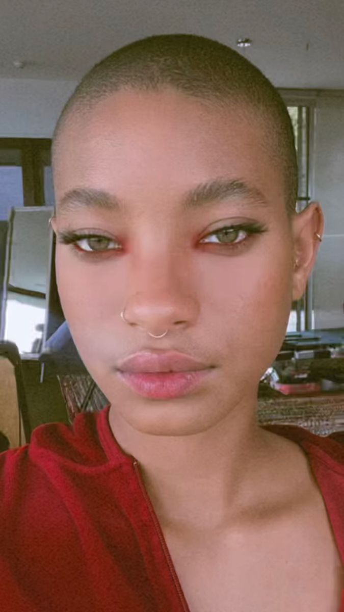 Shaving Your Head, Willow Smith, Bald Girl, Neutral Makeup, Bald Women, Bald Heads, Shaved Head, Afro Punk, Pretty Makeup