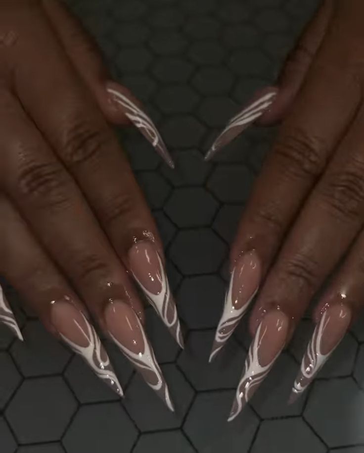 Sheer White Almond Nails, Long Stilleto Nails Design Spring, White Nails Stiletto Long, Acrylic Nails Stiletto Design, White Stellio Nails, Nails Acrylic Sharp, Stiletto Nail Inspo Baddie, Cute Stilletos Nails, Pointy White Nails