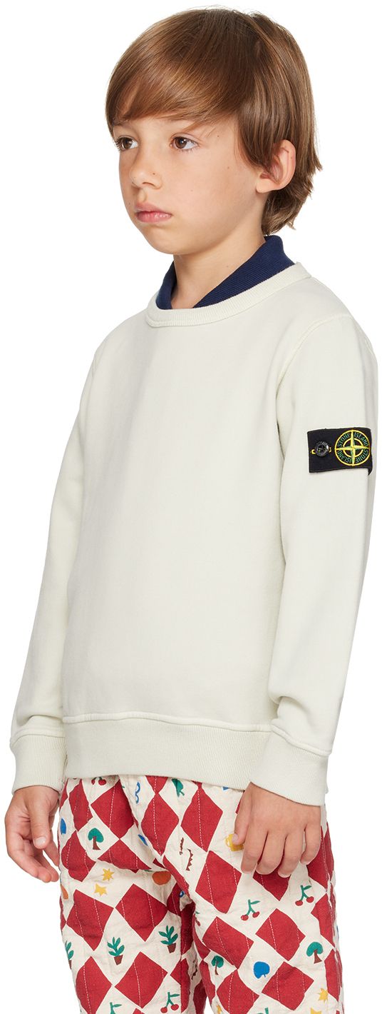 Garment-dyed organic cotton French terry sweatshirt. · Rib knit crewneck, hem, and cuffs · Detachable felted logo patch at sleeve · Machine-wash Supplier color: Plaster Supplier code: 811661320 Model measures 48 / 121.9 cm tall and wears size 6Y. Stone Island Junior Size : child's height 2Y: 36 / 92 cm 3Y: 38.5 / 98 cm 4Y: 41 / 104 cm 5Y: 43.5 / 110 cm 6Y: 45.5 / 116 cm 8Y: 50.5 / 128 cm 10Y: 56 / 142 cm 12Y: 61.5 / 156 cm 14Y: 67 / 170 cm White Cotton Sweatshirt With Logo Patch, White Logo Patch Sweatshirt, White Long Sleeve Sweatshirt With Logo Patch, Winter Cotton Sweater With Logo Patch, Cotton Crew Sweatshirt With Logo Patch, Crew Neck Sweater With Logo Patch For Winter, Sporty Crew Sweater With Logo Patch, Relaxed Fit Sweatshirt With Logo Patch For Winter, Winter Sweatshirt With Logo Patch In Relaxed Fit