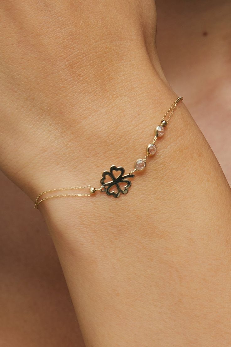 High quality clover Bracelet for everyday wearing. 14k Solid Gold Clover Bracelet for Women, Clover Bracelet , Best friend Bracelet Gift, Gold Clover Bracelet, Simple Clover Bracelet Gold *60 Day Return Policy We are committed to your satisfaction. Engraved or non-engraved; if you are not happy with your choice, return it in original condition within 60 days. ITEM DETAILS Material: Clover Bracelet is 14K Solid GOLD ( not filled or plated).  * Gold Bracelet Chain Length: 19cm  * Chain Width: 0,65 Trendy Cheap Chain Bracelet For Friendship, Cheap Trendy Chain Bracelet For Friendship, 14k Gold Chain Bracelet For Anniversary, Fine Jewelry 14k Gold Chain Bracelet For Anniversary, 14k Gold Fine Jewelry Chain Bracelet For Anniversary, 14k Yellow Gold Bracelet As Gift, 14k Yellow Gold Bracelet Gift, 14k Gold Tarnish-resistant Diamond Bracelet For Anniversary, Delicate 14k Yellow Gold Bracelets