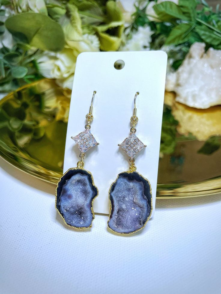 Beautiful one of a kind geode earrings. ♡ These dangle earrings will make a statement wherever you go! 24k Gold Plated Geodes & Champagne Gold Crystal Charms. All natural crystals contain some inclusions, cracks, scratches, chips and discolorations. There can be variations of size, weight, shape and color. Please review the photos for details or reach out if you have any questions! ❀ Due to these including geodes please keep in mind that they may have a slight weight to them, each pair may vary Geode Earrings, Druzy Earrings, Agate Earrings, Earrings Crystal, Gold Crystal, Canada Post, Crystal Charm, Earrings Boho, Champagne Gold