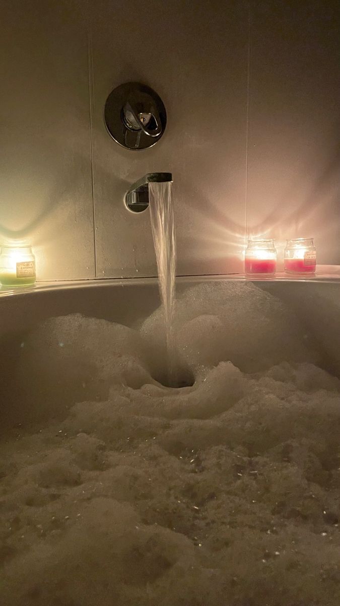 Bath Tub Aesthetic Night, Bubble Bath Self Care, Bath Bubbles Aesthetic, Tub Aesthetic, Bath Tub Aesthetic, Bubble Bath Aesthetic, Bathtub Aesthetic, Romantic Bath, Aesthetic Bath