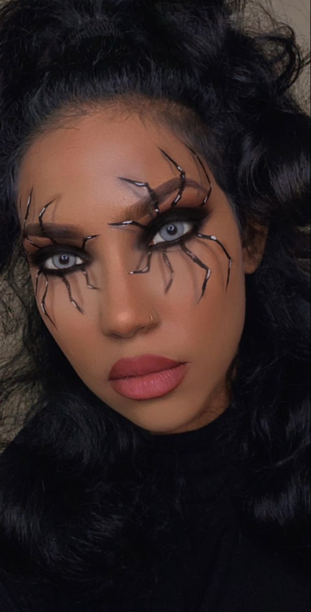 Black And White Eyeliner Looks, Black And White Halloween Makeup, White And Black Eyeliner, Black And White Eyeliner, White Eyeliner Looks, White Mascara, Nyx Eyeliner, White Eye Makeup, Makup Looks