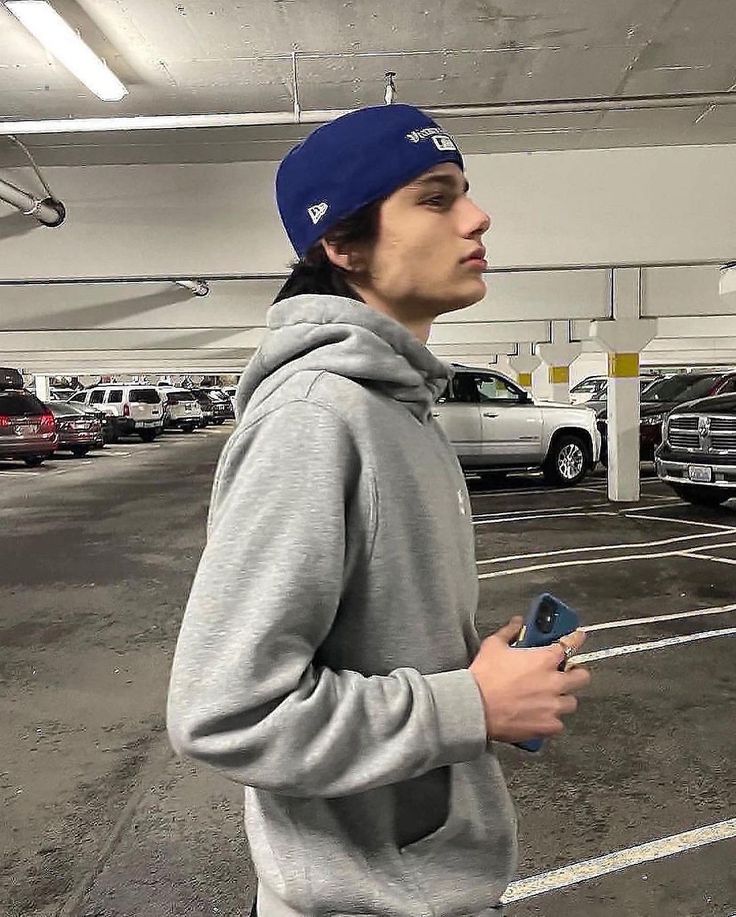 Backwards Hat Outfit, Jared Trent, Backwards Hat, Hat Aesthetic, Cute Guy Pics, Character Inspiration Male, Pretty Ppl, Perfect Boyfriend, Ideal Man