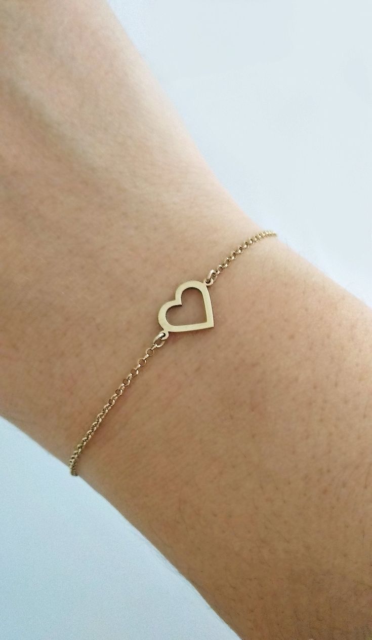 14K 9K Gold Heart Bracelet, Open Heart Bracelet, Solid Gold Heart Frame Bracelet, Love Forever Romantic Gift For Her, Dainty Heart Charm, Gift for Daughter, Girlfriend Gift, FREE EXPRESS SHIPPING Beautiful and delicate bracelet with a heart frame charm made in 14K or 9K solid gold. Whisper...Love Forever! Crescent Moon Bracelet: https://www.etsy.com/listing/747232649 -------------------------------------------------- D E T A I L S 14K Solid Gold or 9K Solid Gold Heart: 13mmx9mm Soldered chain an Music Note Necklace, Gold Heart Bracelet, Bling Ring, Moon Bracelet, Romantic Gifts For Her, Cz Bracelet, Bracelet Love, Horn Necklace, Solid Gold Necklace