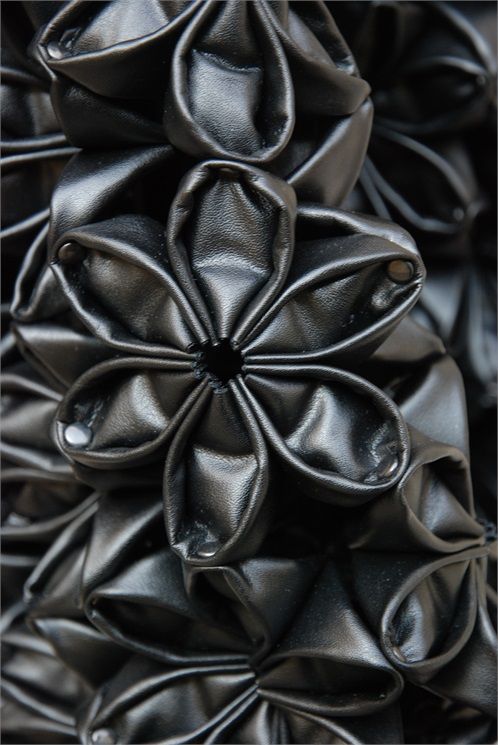 3d Embellishment, Noir Kei Ninomiya, Kei Ninomiya, Embellishment Details, Tambour Embroidery, Creative Textiles, Black Gold Jewelry, Textiles Techniques, Leather Flower