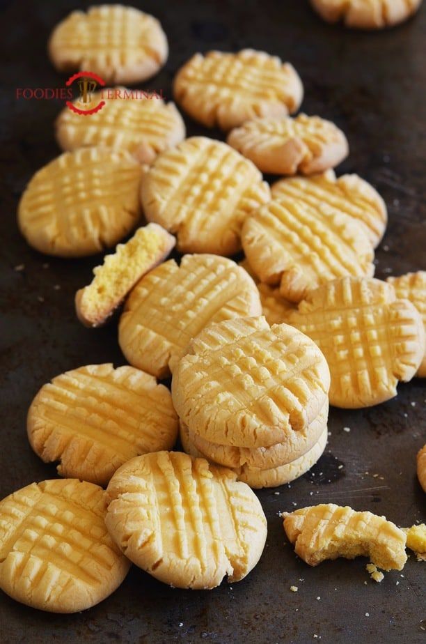 some very tasty looking cookies on a table