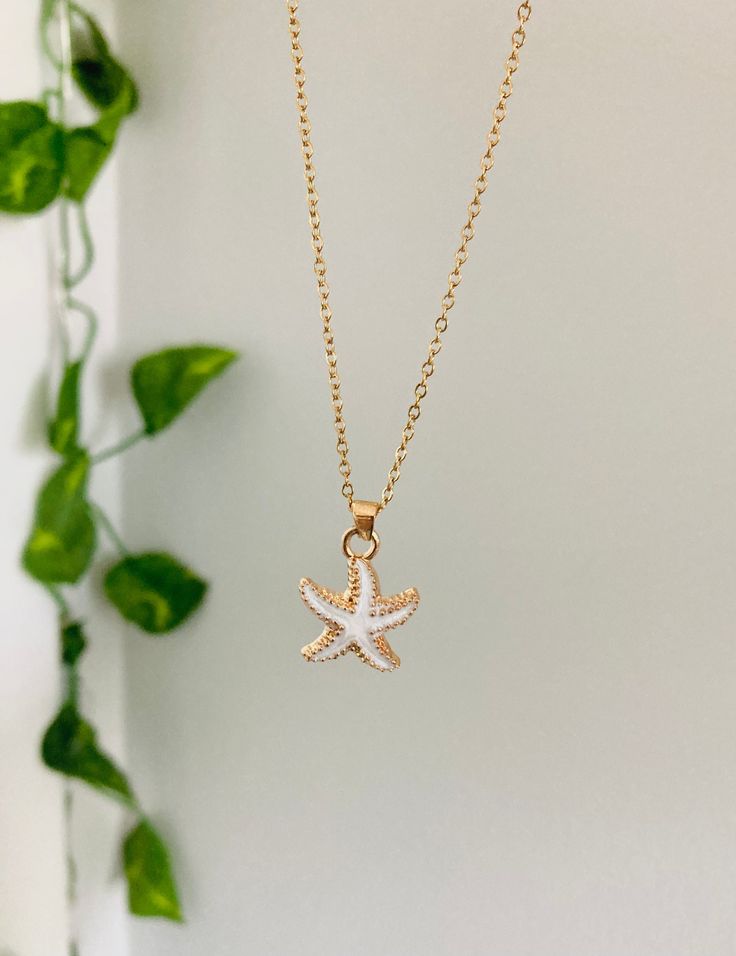 This necklace is so beautiful, looks great with anything, and is perfect for a Beachy look! Elegant Starfish Charm Jewelry For Vacation, Dainty Starfish Necklace For Beach, Elegant Starfish Jewelry For Vacation, Elegant Starfish Shaped Jewelry For Vacation, Elegant Beach Necklace With Lobster Clasp, Gold Starfish Clavicle Chain Necklace, Elegant Clavicle Chain Charm Necklaces For Beach, Elegant Pendant Necklaces For The Beach, Dainty Clavicle Chain Necklace For Beach