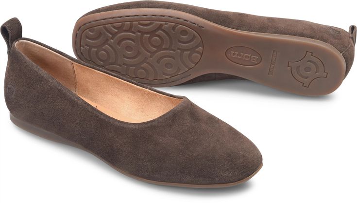 It's designed for comfort with a full-coverage upper and cushioned insole set onto a flexible rubber outsole. Please note, the Beca fits long and narrow, so adjust your size accordingly. Casual Slippers With Removable Insole And Plain Toe, Comfortable Slippers For Everyday Use, Ortholite Insole Flat Slippers, Comfortable Flat Slip-ons With Leather Footbed, Casual Flats With Cushioned Footbed And Plain Toe, Comfortable Slip-ons With Leather Sole, Comfortable Flat Leather Footbed Slip-ons, Ortholite Insole Closed Toe Slippers, Comfortable Brown Flats With Cushioned Footbed