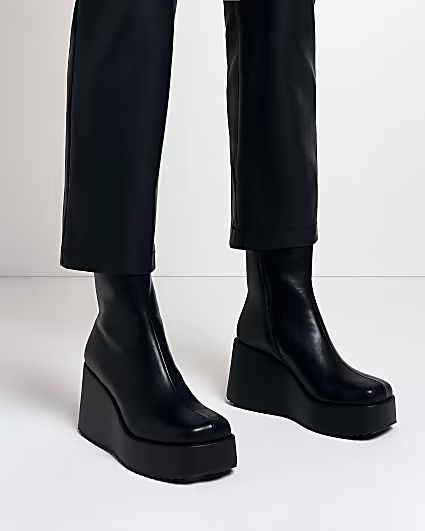 How To Style Wedges, Wedge Boots Outfit, Platform Shoes Outfit, Platform Boots Outfit, Elegant Shoes Heels, Black Wedge Boots, Trendy Heels, Chic Outfit Ideas, Ladies Boots