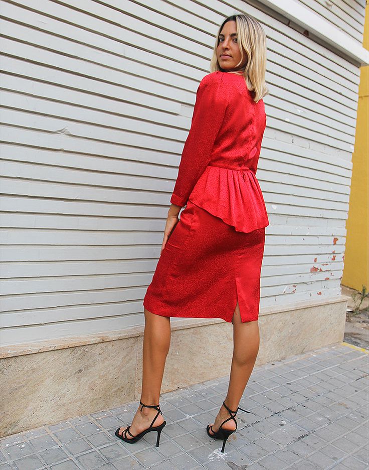 Long sleeve peplum dress in red. V neckline. Long sleeve. Rear zipper. EU 38 / UK 10 Measurements: 38"/ 97cm bust - 28" / 71cm waist - 40" / 102cm hips - 22" / 56cm sleeve length - 43" / 109cm dress length. Condition - Excellent. Material - Polyester. Sustainability - Vintage. Handpicked, repaired and ready to wear. This is an original vintage item, not new and minor signs of wear and age are expected, we will highlight any major flaws. Model is a UK 6/8 and 5'7" tall Formal Peplum Dresses For Fall, Formal Fall Peplum Dresses, Fall Formal Peplum Dresses, Fall Evening Peplum Dress, Fall Workwear Peplum Dress, Fall Peplum Dress For Workwear, Fall Peplum Workwear Dresses, Elegant Red Peplum Dress, Long Sleeve Dresses