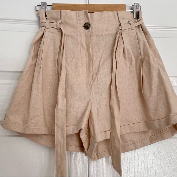 Paper Bag Style Shorts. In Linen. With Button And Tie. Lightweight Material. Size 8 Primark Brand New With Tags. I Accept My Offers Primark Shorts, Aztec Shorts, Black Mom Jeans, Olive Green Shorts, Paper Bag Shorts, Mom Jeans Shorts, Light Blue Shorts, Tie Shorts, White Denim Shorts