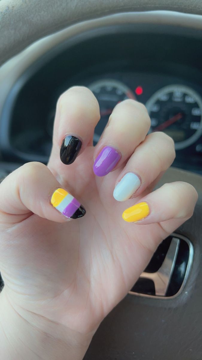 Acrylic Nails For Tomboys, Nonbinary Nails Designs, Nonbinary Flag Nails, Non Binary Nails Designs, Non Binary Nail Art, Nonbinary Nail Art, Aroace Nails, Transgender Nails, Cute Pride Nails