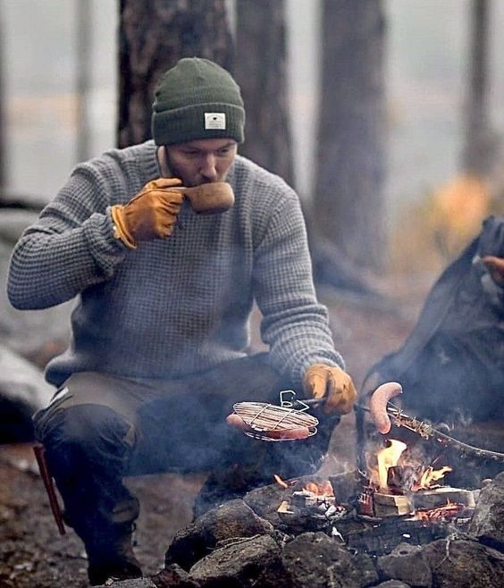 Rugged Male Models, Hiker Aesthetic Outfit Men, Bushcraft Outfit Men, Lumberjack Aesthetic Men, Rugged Outdoorsman Style, Lumberjack Style Men Outfits, Outdoorsy Men Style, Rugged Mens Fashion, Lumberjack Fashion