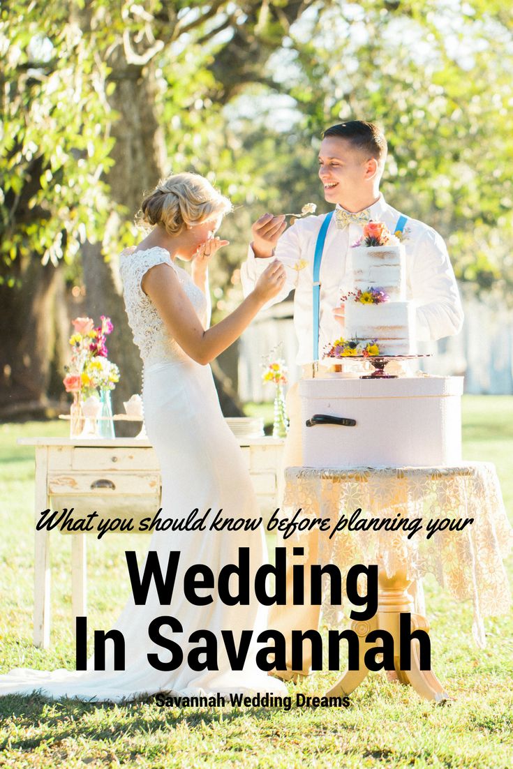 a bride and groom cutting their wedding cake with the words, what you should know before having your wedding in savannah