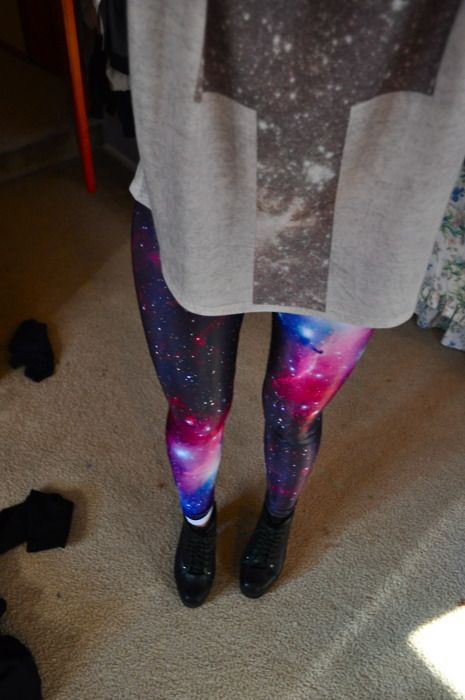 galaxy 2010 Vibes, Galaxy Tights, Galaxy Pants, Galaxy Outfit, 2010s Fashion, Galaxy Leggings, Early 2010s, Hipster Girls, Leggings And Socks