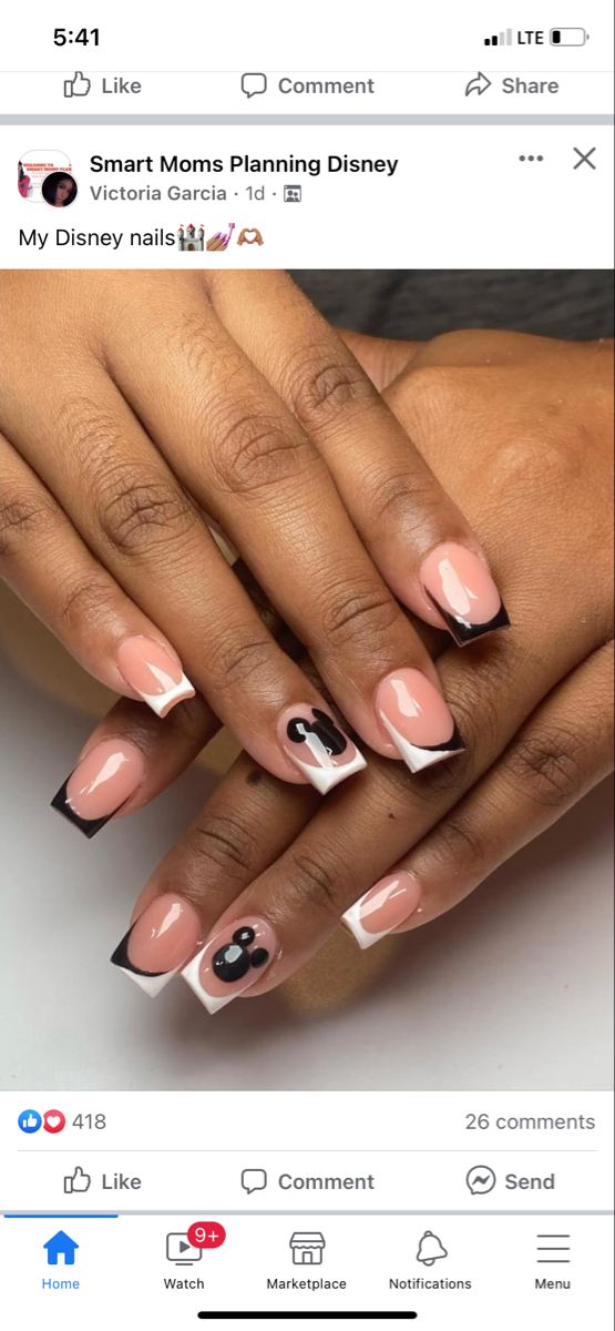 Disney Nails 2022, French Tip Natural Nails, French Tip Natural, Nails Mickey Mouse, Mouse Nails, Mickey Mouse Nails, Black French Tip, Black French Tips, Nails Natural