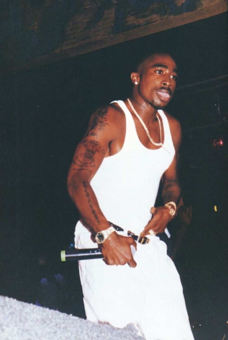 2pac performance in the House of Blues 2pac Makaveli, Tupac Photos, Tupac Makaveli, Tupac Wallpaper, Tupac Pictures, Real Hip Hop, Gangsta Rap, Tupac Shakur, Best Rapper