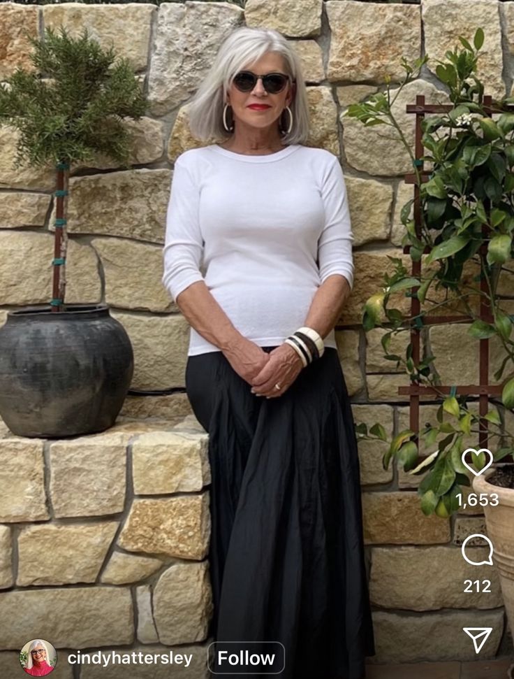 Silver White Hair, Quoi Porter, Platinum Hair, Ageless Style, White Hair, Spring Summer Fashion, Autumn Winter Fashion, Lace Skirt, Clothing And Shoes