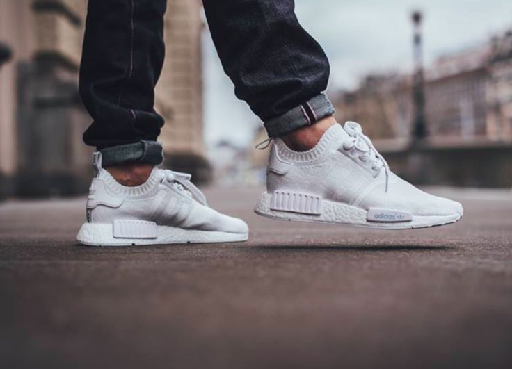 Adidas Nmd Pink, Adidas Nmd White, All White Sneakers, Adidas Originals Nmd, Sneaker Magazine, Adidas Nmd R1, Shoes Outfit, Nmd R1, Black Trainers