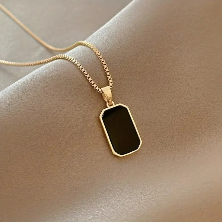 18k Gold Black Square Shell Pendant Metal Finish: 18k Yellow Gold Plated Metal Material: Stainless Steel Length: 15.75 Inches + 1.97 Inch Extender *Lead And Nickel Free* *Anti-Tarnish* Metal Choker Necklace, Vintage Wedding Jewelry, Rock Necklace, Metal Choker, Opal Pendant Necklace, Party Necklace, Wedding Party Jewelry, Chain Fashion, Trendy Necklaces