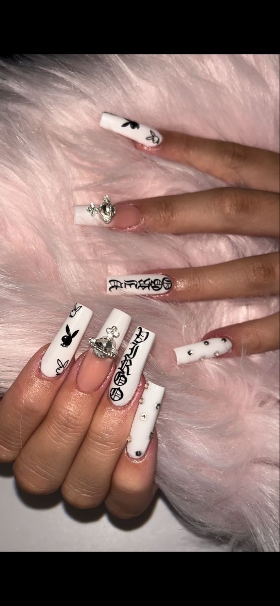 nails Play Bunny Nails, Trap Nails Designs, Playboy Bunny Nail Design, Bad B Nails, Play Boy Nails, Number Nails Design, Nail Designs With Initials, Boyfriend Initial Nails Designs, Trap Nails