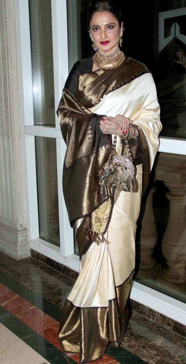 Rekha at the Asia Spa Awards. #Bollywood #Fashion #Style #Beauty #Hot #Desi #Saree Rekha In Saree, Rekha Saree, Maximalist Fashion, Sushmita Sen, Kanjivaram Sarees Silk, Indian Sari Dress, Shilpa Shetty, Sari Dress, Indian Fashion Saree