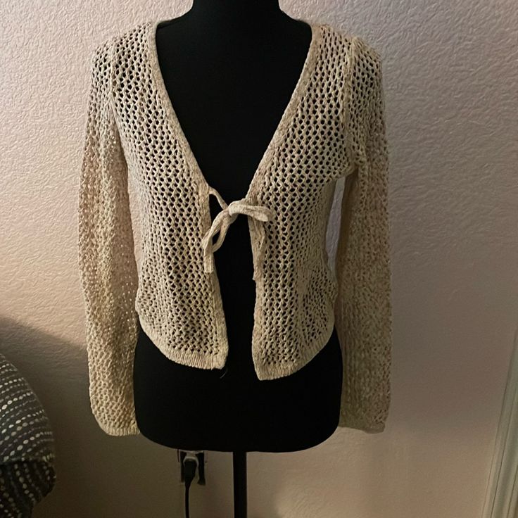 American Eagle, Knit Cream Cardigan, Never Worn, Size Small Winter Open Knit Open Front Top, Winter Open Front Open Knit Top, Open Knit Open Front Top For Fall, Fall Open Front Open Knit Tops, Beige Cotton Knit Cardigan, Summer Cotton Knit Cardigan, Casual Crochet Cardigan For Fall, Summer Textured Knit Beige Cardigan, Fitted Open Knit Casual Cardigan